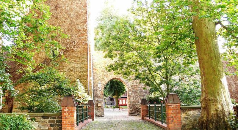 Wasserburg Zu Gommern Екстер'єр фото